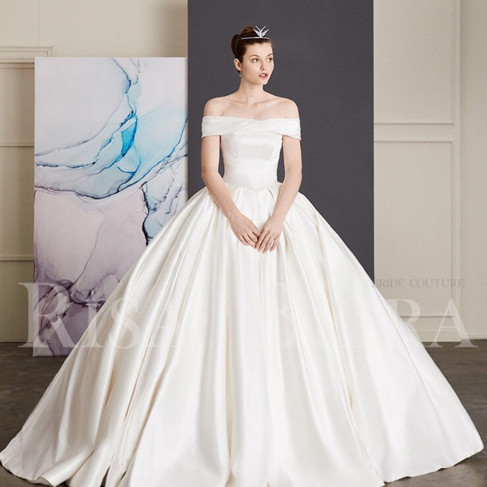 Brand new wedding dress